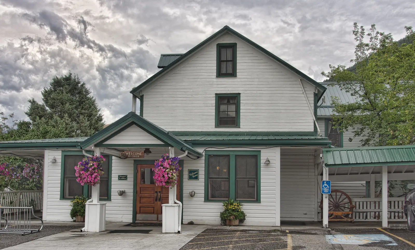Chico Hot Springs, photo 2
